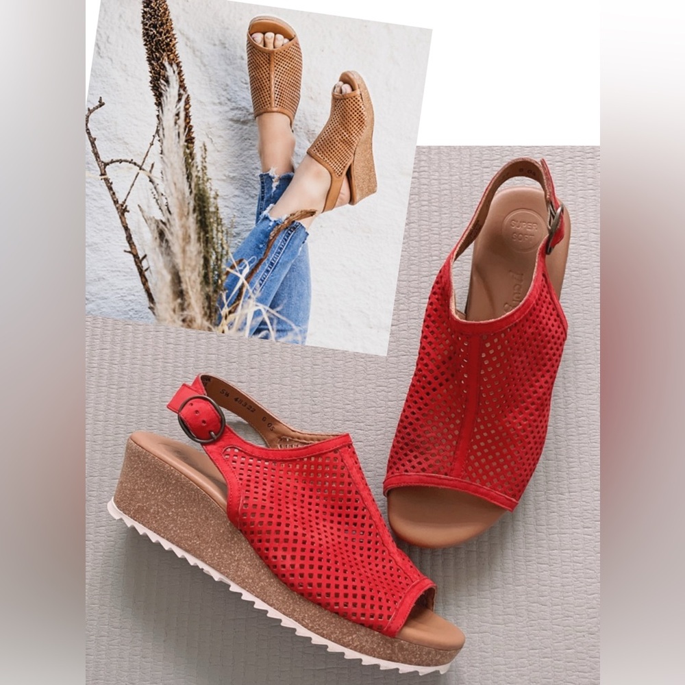 NWOT Paul Green Wedge Sandals